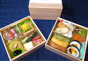 【梅田】助六寿司入り折詰弁当
